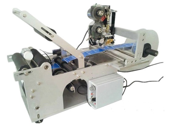 Como as máquinas de etiquetagem moldam a eficiência das embalagens industriais?